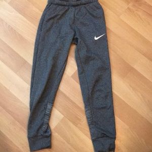 Boys/ girls grey Nike drifit sweatpants